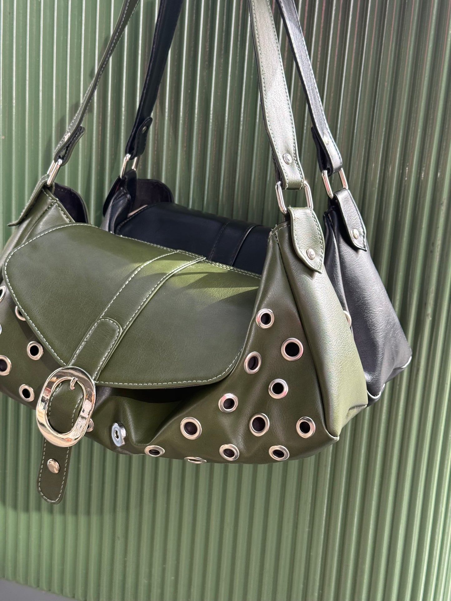 Retro bag in olive green