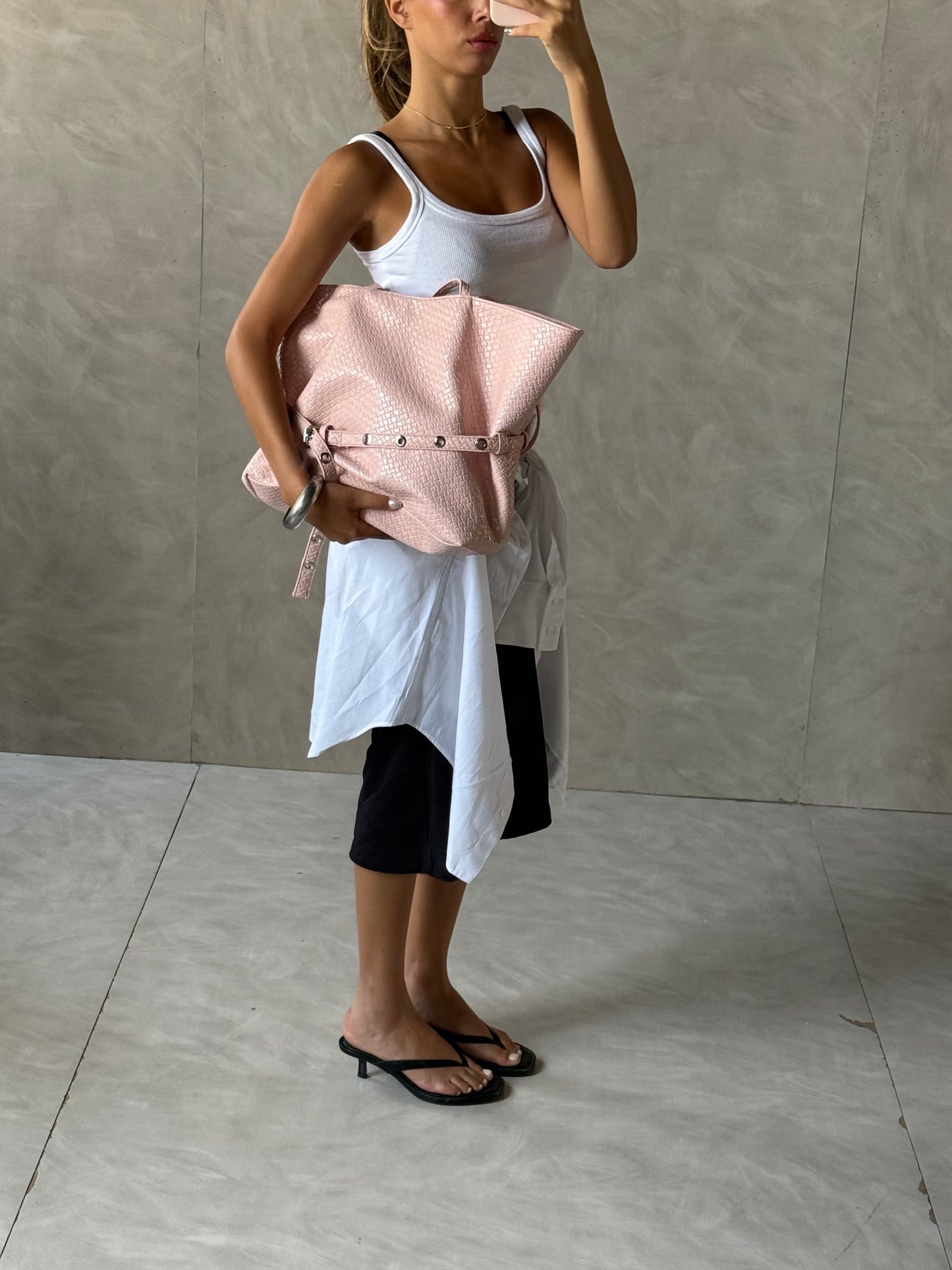 The belt bag in baby pink