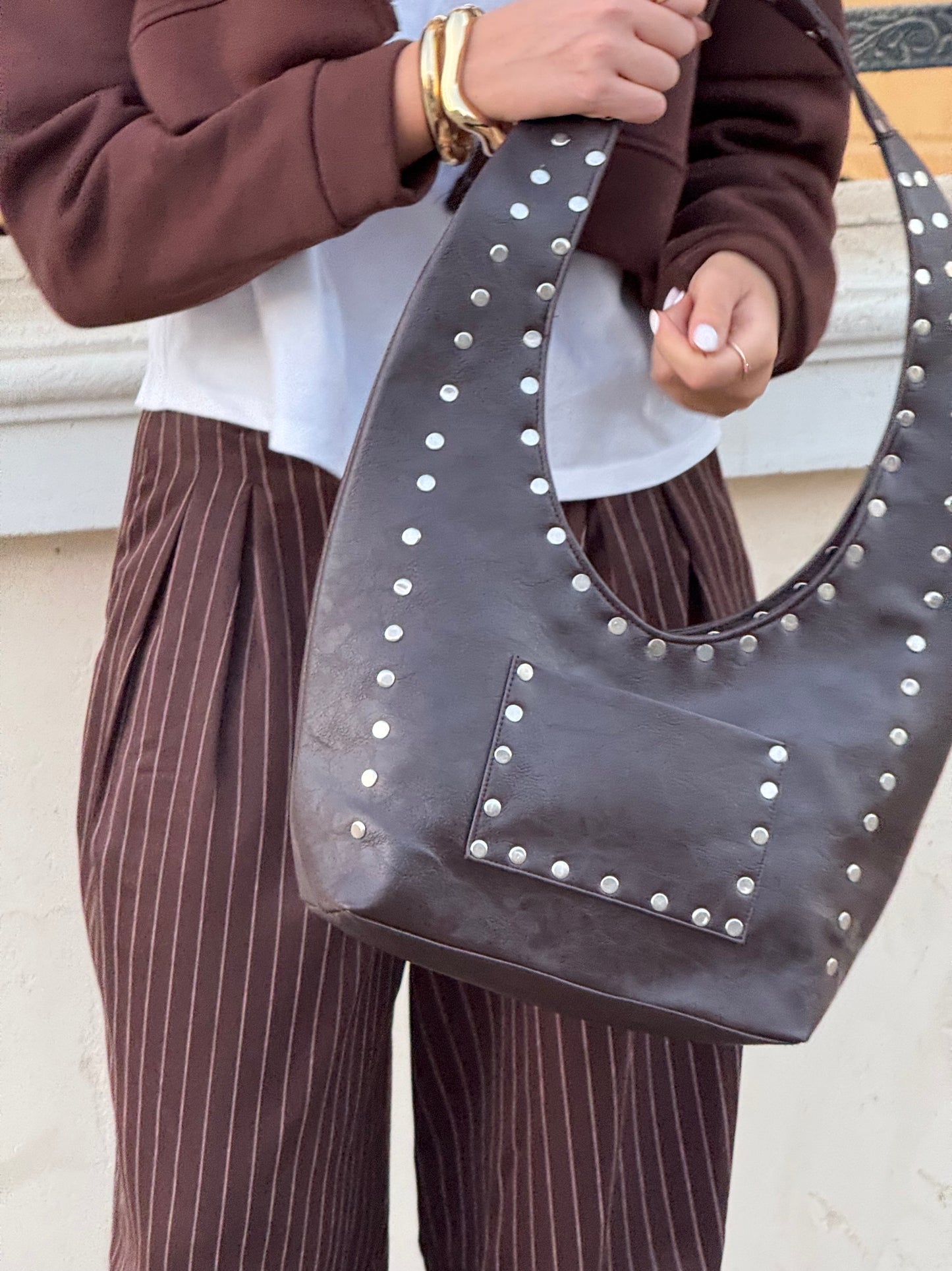 Big sutdded bag in brown