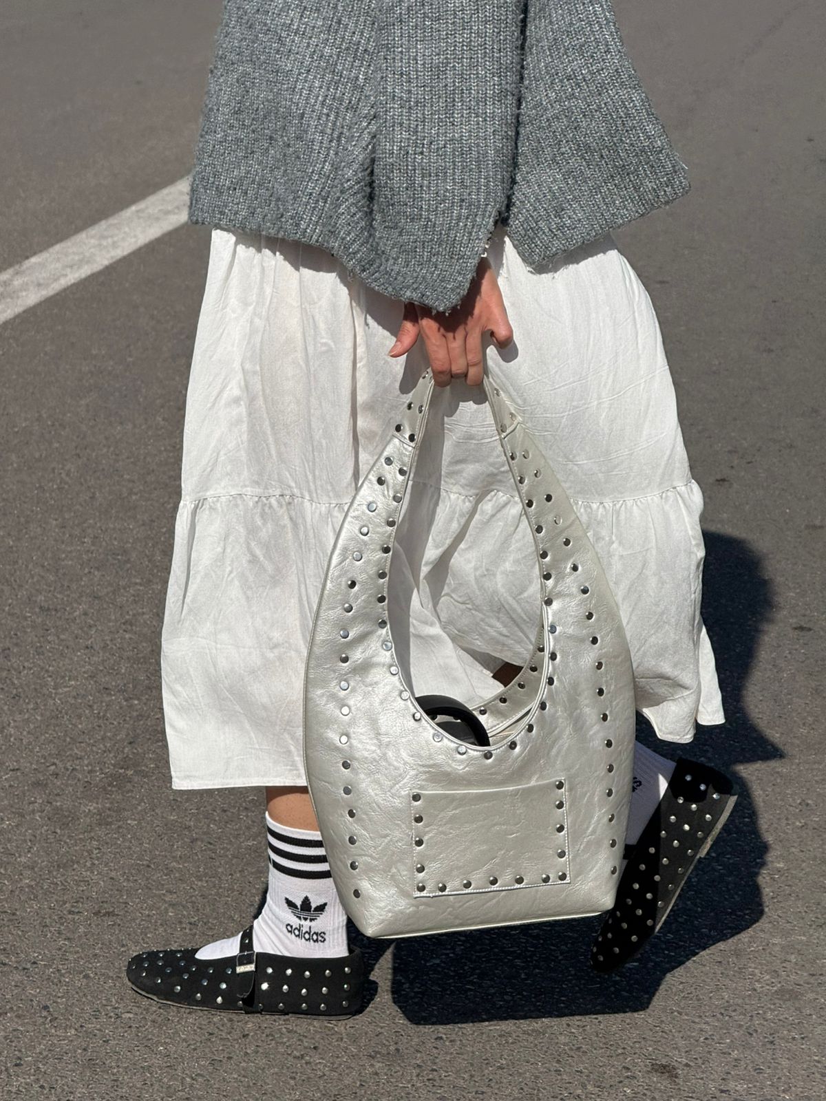 Big studded bag in metallic silver