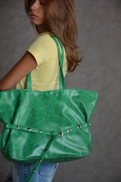 The belt bag in green