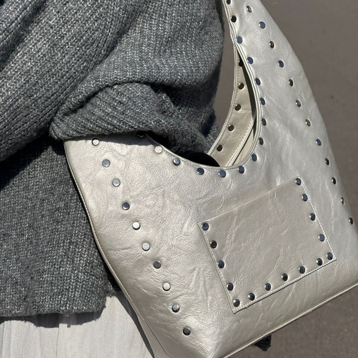 Big studded bag in metallic silver