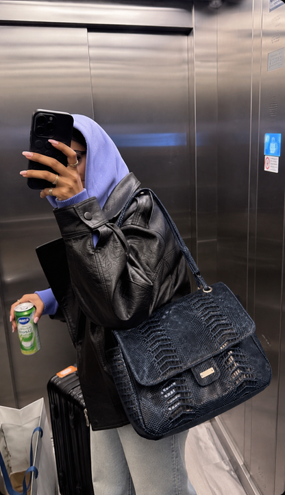 City flap bag in navy