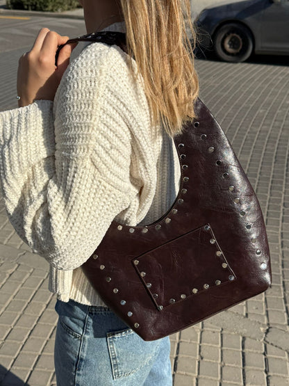 Big sutdded bag in brown