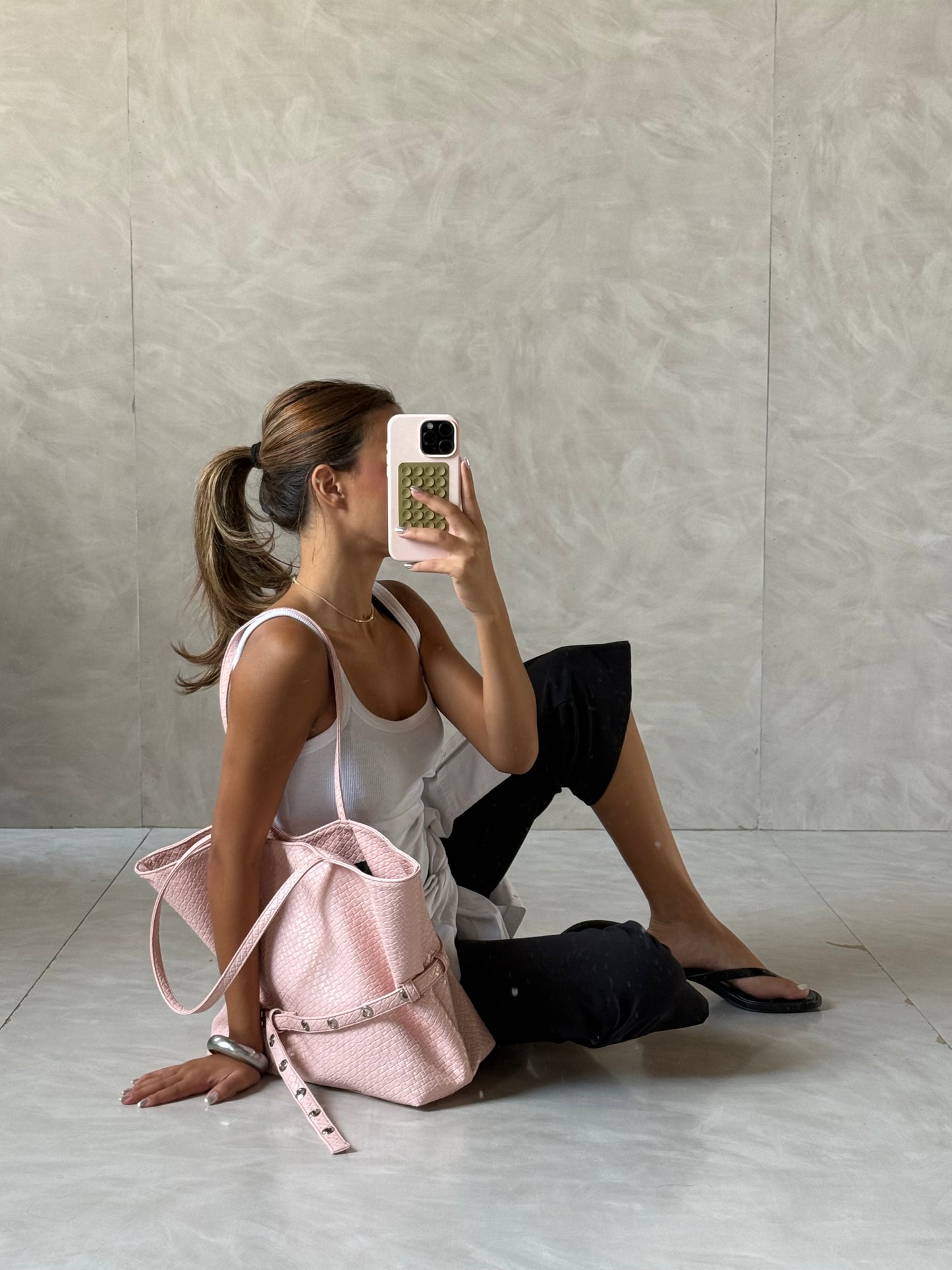 The belt bag in baby pink