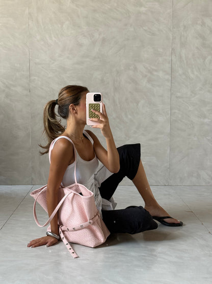 The belt bag in baby pink