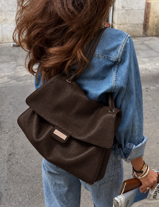 City flap bag in brown