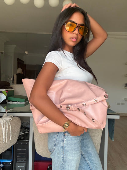 The belt bag in pink