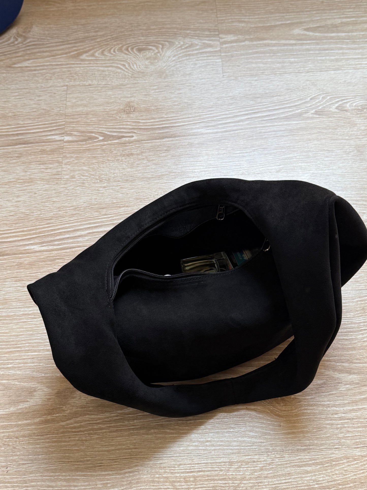 Slouchy bag in black