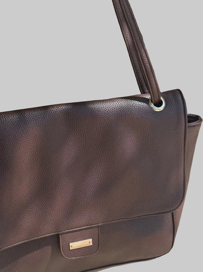 City flap bag in brown