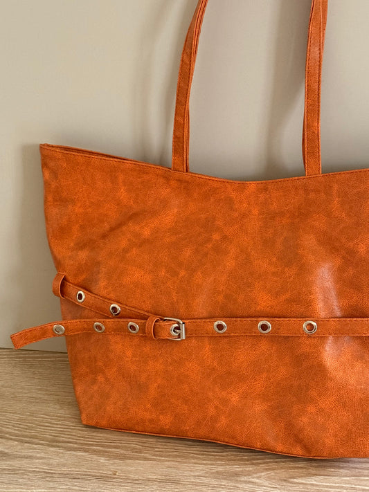 The belt bag in orange