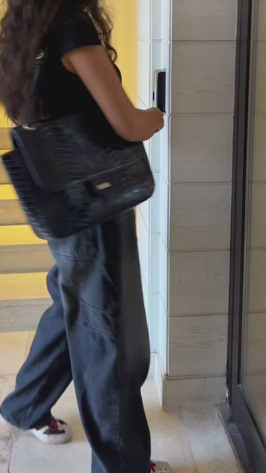City flap bag in navy